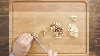 Howto hacher des noix  Hacher les noix les noisettes les amandes et autres  FOOBY [upl. by Siro790]