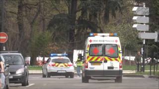 Marathon de Paris 2016 urgence croix rouge Paris Marathon 2016 french red cross responding [upl. by Enyawal]