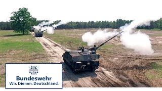 Panzerhaubitzen kämpfen zwischen Häusern  Bundeswehr [upl. by Sessylu819]