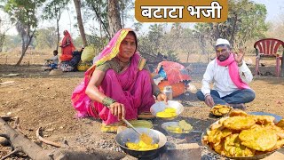 बटाटा भजी  Batatyachi Bhaji Recipe  BanaisRecipe  Aloo Pakoda Recipe [upl. by Kcirrem]