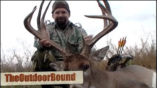 Bowhunting MONSTER Whitetail Buck vs Thunderhead Broadhead [upl. by Aihsenad]