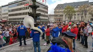 KARNEVAL IN KÖLN 2024  WEIBERNACHT DIE PARTY GEHT LOS 🔥🥳 🇩🇪 [upl. by Analah]