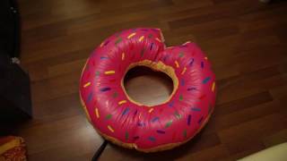 Donut Schwimmring Aufpumpen  inflating of a donut swim ring [upl. by Bagger]