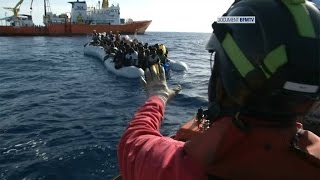 Sur les bateaux qui sauvent les migrants en Méditerranée [upl. by Linetta]