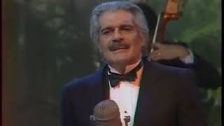 Omar Sharif canta el tango Caminito [upl. by Subocaj855]