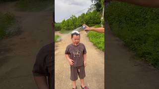 Cậu bé tốt bụng và anh trai hài hước p8😭🤣 shorts funny [upl. by Hwu]