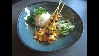 Thailändische Hühnerspieße mit Erdnusssauce und Gurkensalat Saté Spieße [upl. by Toms]