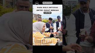 Bule Berburu Makanan Jumat Berkah‼️ reaksibule buleriview shorts viralvideo [upl. by Anibur969]