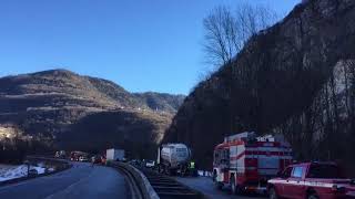 Valsugana la Statale 47 chiusa per ghiaccio 40 auto fuori strada [upl. by Kcirdahs952]