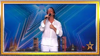 Es holandés ¡y un impresionante imitador de Julio Iglesias  Audiciones 1  Got Talent España 2019 [upl. by Noremac]