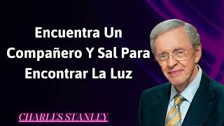 Encuentra un compañero y sal para encontrar la luz  Charles Stanley [upl. by Jessalyn]