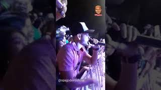 Rapaz canta Refém no show do Dilsinho  O Pagodeiro [upl. by Aekahs]