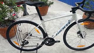 GIANT TCR ADVANCED DISC 1 KOM 2023  LIGHTWEIGHT  PERFORMANCE BIKE [upl. by Basset606]