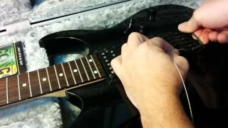 Cómo cambiar las cuerdas a guitarra eléctrica Ibanez GRG270B BKN [upl. by Enelyam937]