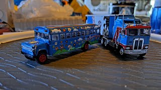 REVIEW VIDEO BREKINA MODELS HO SCALE TRANSPORTER AND DODGE S600 quotHIPPIEquot SCHOOL BUS [upl. by Nibaj]