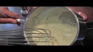 Sauce Bechamel  Recette Inratable en 2 mins [upl. by Akeimat52]