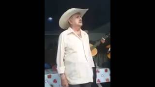 GERARDO REYES A SUS 79 AÑOS CANTANDO ESTA BONITA CANCION SIN FORTUNA [upl. by Malvie362]