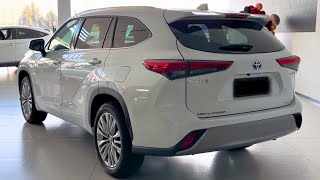 NEW Toyota Highlander indepth Walkaround [upl. by Decima]