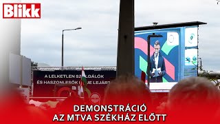 Ilyen volt a tüntetés a quotpropagandagyárquot ellen  politikusok és tüntetők is megszólaltak [upl. by Roche]