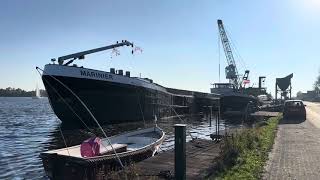 Zand lossen Unloading a ship with sand [upl. by Flodnar679]