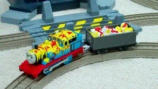 Thomas The Tank Engine Trackmaster PAINT SPLATTERED THOMAS [upl. by Leibarg]