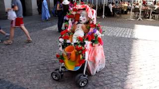 Plaza Mayor Street Performer Madrid Spain [upl. by Sofer]