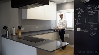 Video de cocinas modernas blancas abiertas al salon con perfil gola y encimera de silestone [upl. by Nancee356]