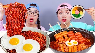 Desafio de comida coreana com noodles Tteokbokki DONA [upl. by Ettenil]