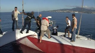 Un chef dentreprise se fait arrêter sur son catamaran de luxe [upl. by Esoj]