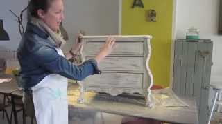 Annie Sloan Chalkpaint™  Twee kleuren krijtverf doorschuren  Distressen NL [upl. by Yraeg]