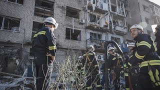 Ucrânia reivindica ataque a base aérea russa na Crimeia [upl. by Suoivatnod871]