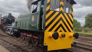 here is green hunslet dl26 moving 4079 pendennis castle [upl. by Jovitah]