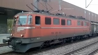 Alte SBB Kantonslok Ae 66 rangiert und führt langen Güterzug am 8102013 [upl. by Ikila893]