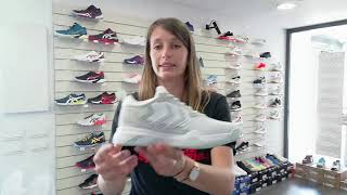 Présentation chaussures handball hummel uruz femmes [upl. by Delcina836]