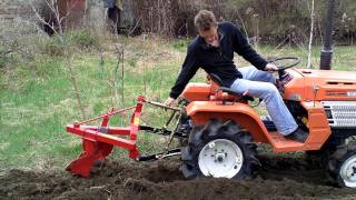 Kubota B1200 traktorek ogrodniczy Regulacja pług jednoskibowy wwwakantogrodypl [upl. by Enahc918]