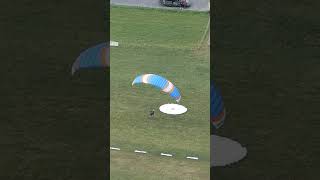 Atterrissage  parapente paragliding gleitschirm [upl. by Huberman]