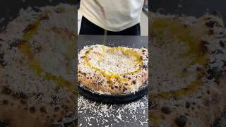 Pizza Cacio e Pepe😍 Das Rezept findest du unten👇🏼 pizza backen fy fyp [upl. by Odnalro855]