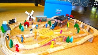 Thomas The Tank Rare 100 Piece Set Wooden Railway Toy Train By Learning Curve [upl. by Dubois]