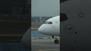 Lufthansa Boeing 7879 DABPA close up passing shorts Lufthansa Boeing787 dreamliner [upl. by Delly]