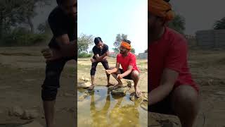 करेंट से सावधान पानी में तबाही मच गया😲trendingshorts viralvideo viralshort subscribe abpnews [upl. by Richard488]