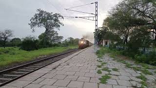 Kolhapur Nagpur Express 11404 Very fast at kalambroad Station [upl. by Eidde]