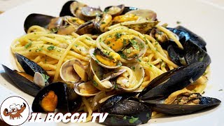 597  Spaghetti ai frutti di maree poi sulle spiagge chiare primo di mare tipico e delizioso [upl. by Adnarram]