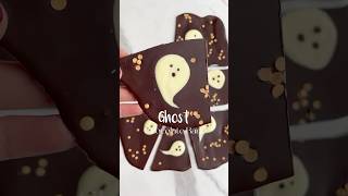 2 Ingredient Halloween Dessert Ghost Chocolate Bark spookytreats nobakedessertrecipe easyrecipe [upl. by Strade471]