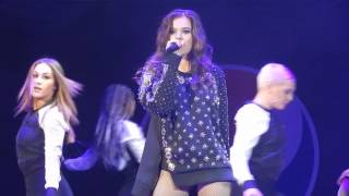 Hailee Steinfeld Starving B96 Summer Bash 17 [upl. by Esiouqrut]