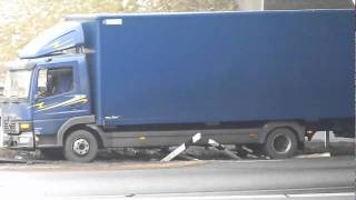 A1 LKW verfehlte Auffahrt  Unfall 130212 DOKU [upl. by Anez95]