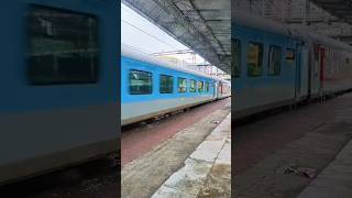 12201 kochuveli Garib Rath Express new lhb coach new chair car KochuveliMumbai LTTlhbcoaches [upl. by Droffats]