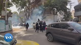 Réactions à Dakar après le report de la présidentielle [upl. by Annavahs]