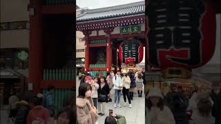 Kaminarimon 雷門 aka Thunder Gate in Asakusa  The famous huge red lantern light in Tokyo [upl. by Kciredor]