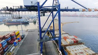 How Do We Load the MCC Batanes Maersk Line Container Ship in Heavy Rain [upl. by Wenona]