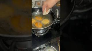 Mendu vada banane ka easy tarika food trending recipe shorts ytshots viralvideo viralrecipe [upl. by Antonio780]